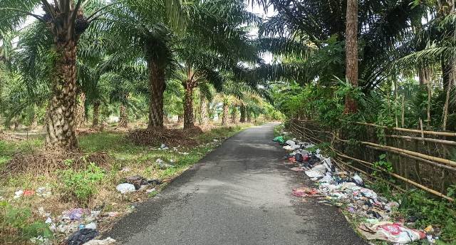 Sampah di Jalan Baidin Kembali Berserakan