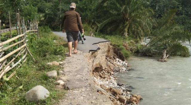 Jalan Putus Belum Diperbaiki