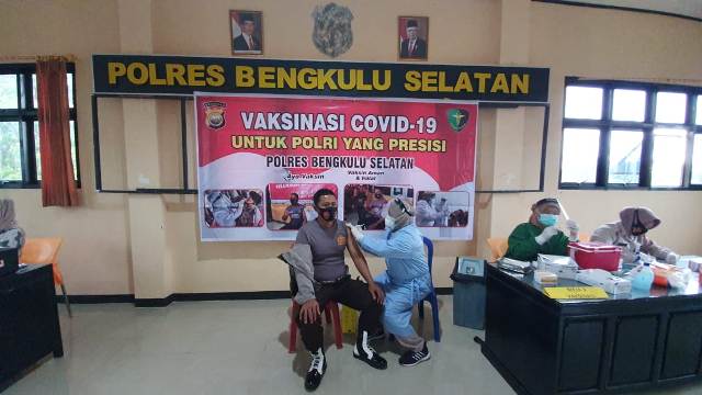 100 Personil Polres BS, Divaksin Covid-19