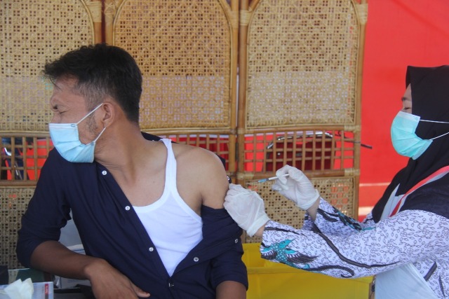 Vaksinasi Covid-19 Dosis Kedua Pekerja Pelayanan Publik di Bengkulu Utara Dimulai