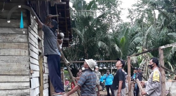 Rumah Ditimpa Pohon, Polisi Terjunkan Personel