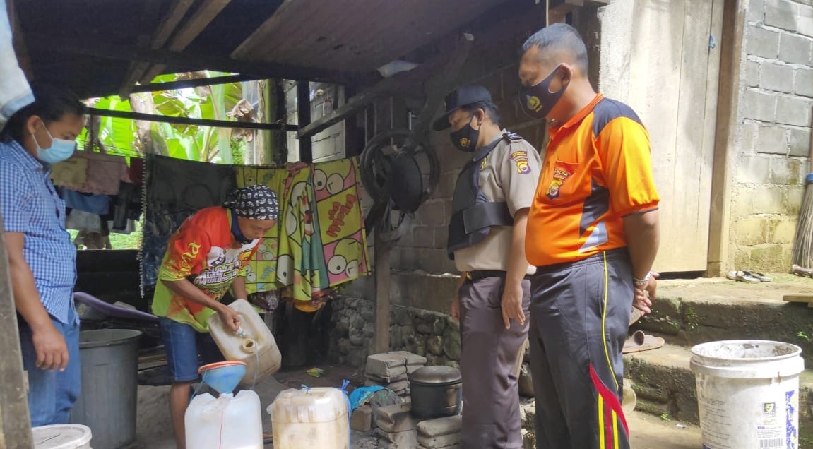 Gerebek Rumah Produksi Tuak, Polisi Sita 55 Liter Tuak Tak Berizin