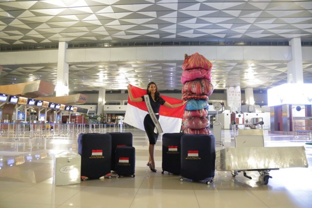 Bawa Lima Koper, Puteri Indonesia Ayu Maulida Putri Siap Berkompetisi di Miss Universe