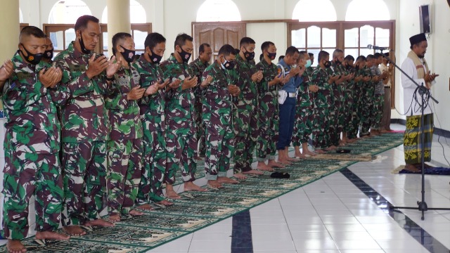 Lanal Bengkulu Doa Bersama dan Salat Gaib untuk Prajurit Nanggala 402