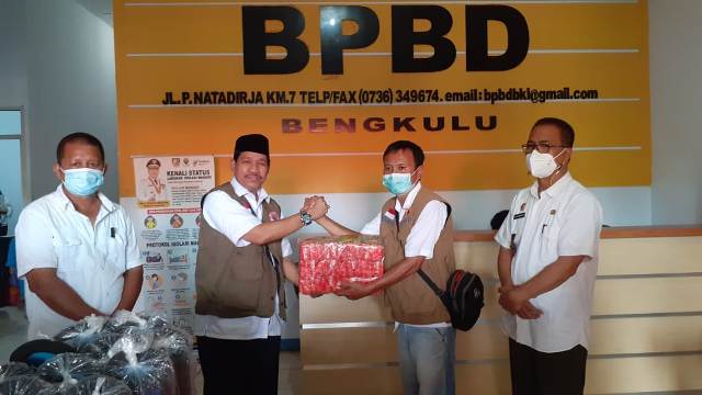 BPBD Provinsi Bengkulu Serahkan Bantuan Untuk Korban Kebakaran Pasar Purwodadi
