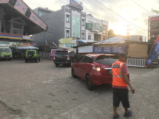 Juni, Indomaret dan  Alfamart Bebas Parkir