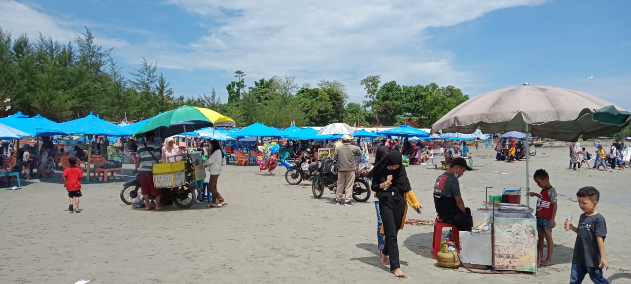 Libur Lebaran, Pedagang Lokal Raup Keuntungan