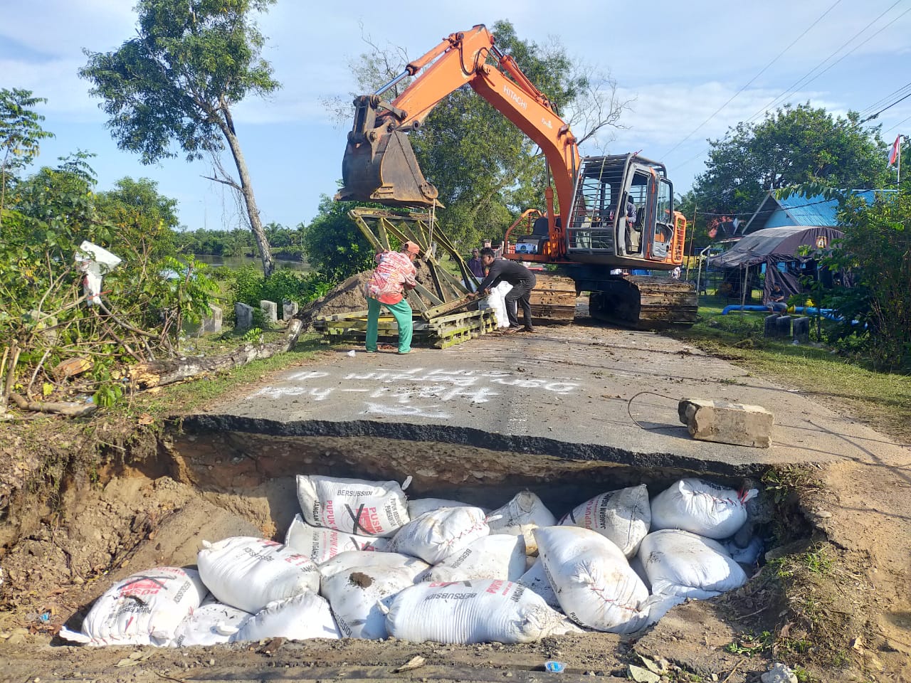 Jembatan Permanen di jalan lintas Mukomuko Ambrol, Pemprov Pasang Jembatan Darurat