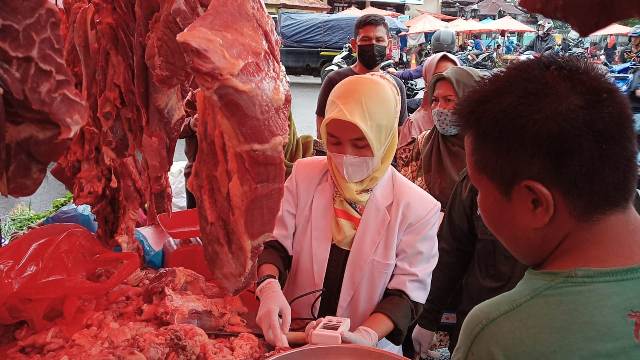 Petugas Sidak Temukan Hati Sapi Mengandung Cacing Dijual di Pasaran