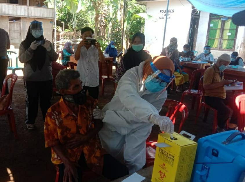 Ditargetkan 425 Lansia di Bengkulu Tengah Ikuti Vaksinasi Masal Serentak, Bupati Jemput Bola