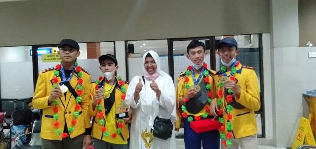 Raih Grand Award di Ajang Internasional, Siswa SMAN 10 Pentagon Kaur Taklukan Peserta 21 Negara