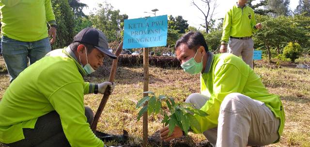PWI Peduli Lingkungan, Gelar Aksi Penghijauan Tanam 1000 Pohon