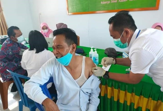 Tanpa Sertifikat Vaksinasi Covid-19, Pelayanan Terhambat