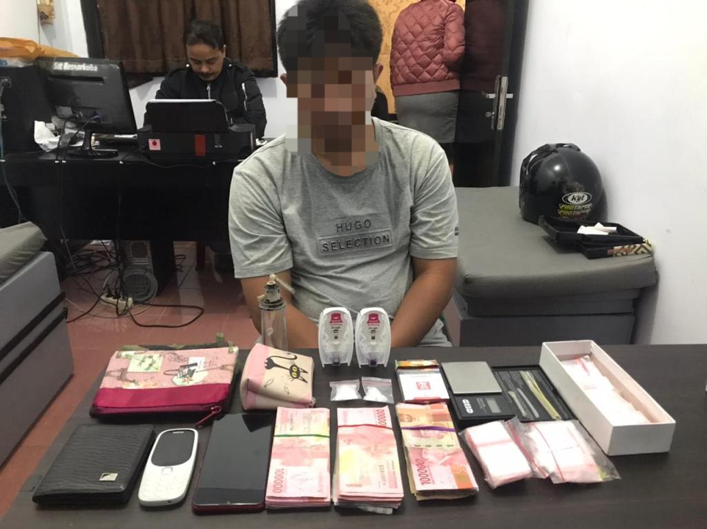 Pengedar Diamankan Bersama Dua Paket Sabu