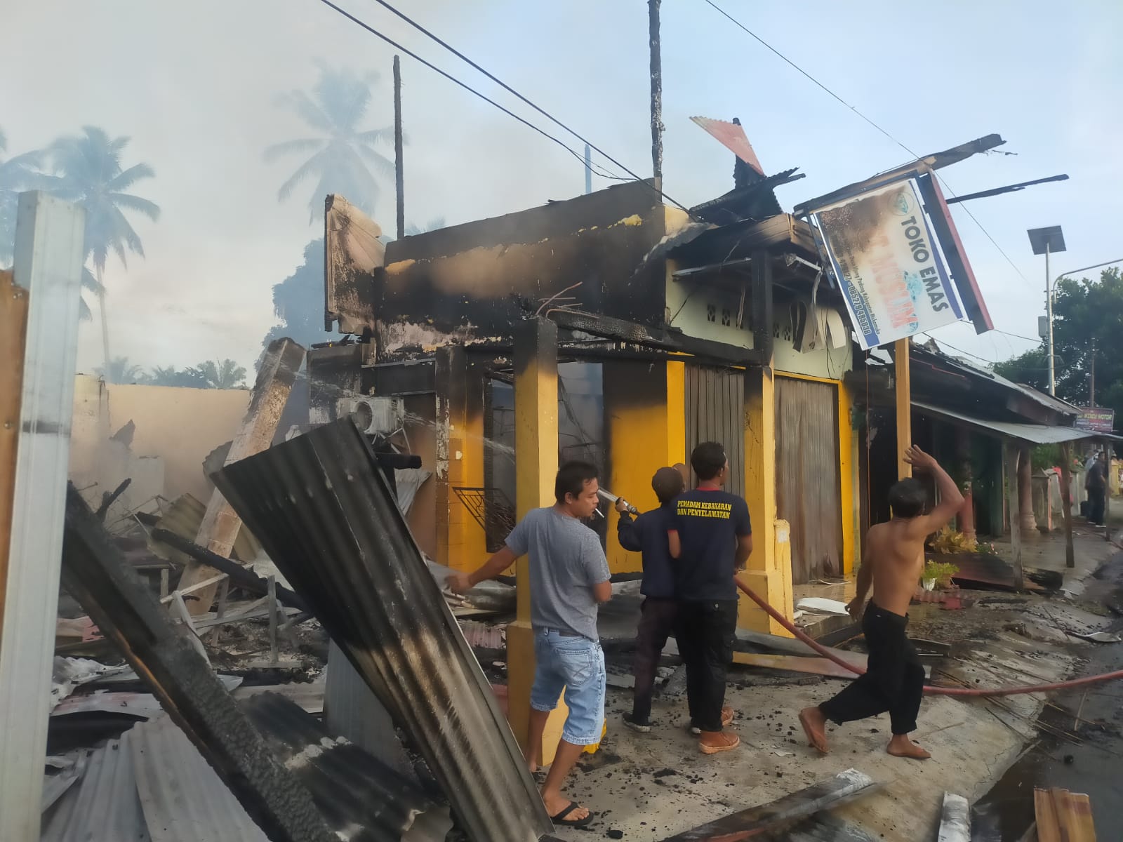 Si Jago Merah Mengamuk di Ujung Padang Mukomuko, Toko Emas Terbakar