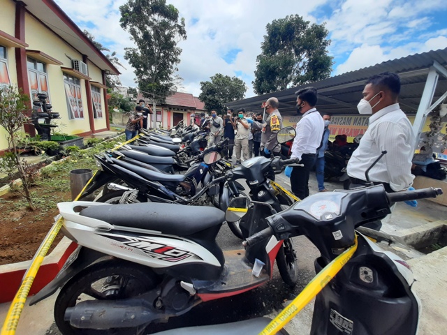 Penggerebekan Judi Sabung Ayam, Tangkap 7 Warga, Amankan 14 Motor