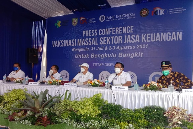 Gubernur Apresiasi Vaksinasi  Massa Sektor Jasa Keuangan