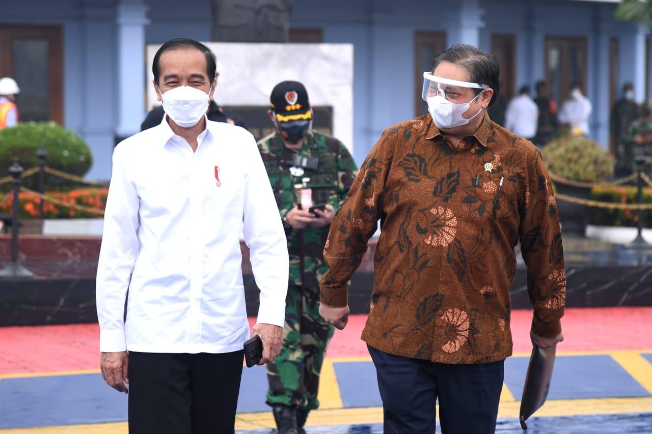 SMRC Sebut Kepercayaan Jokowi kepada Airlangga Semakin Terlihat