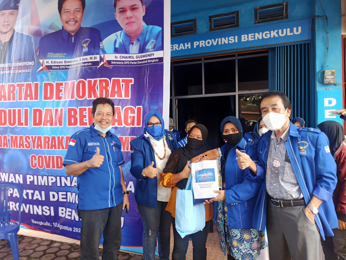 DPD Partai Demokrat Berikan Bantuan 500 Paket Sembako Kepada Warga Terdampak Covid-19