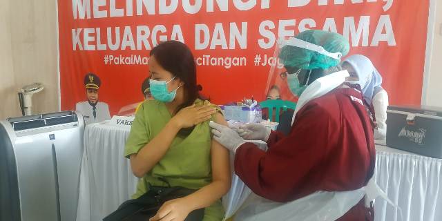 Nakes RSHD Kota Bengkulu Mulai Disuntik Vaksin “Booster”