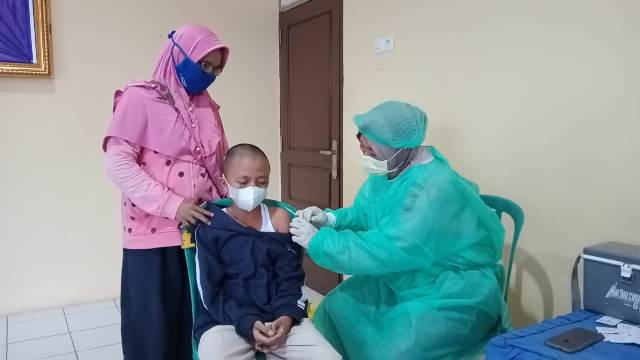 Vaksinasi Covid-19 Sasaran Anak-anak Usia 12-17 Tahun Dimulai