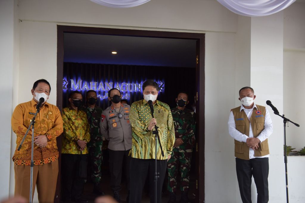 Masuk Level 4, Enam Daerah di Sumatera Jadi Perhatian Menko Airlangga