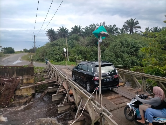 Jembatan di Jalinbar Sumatera Tak Kunjung Diperbaiki, Pengendara Keluhkan Macet