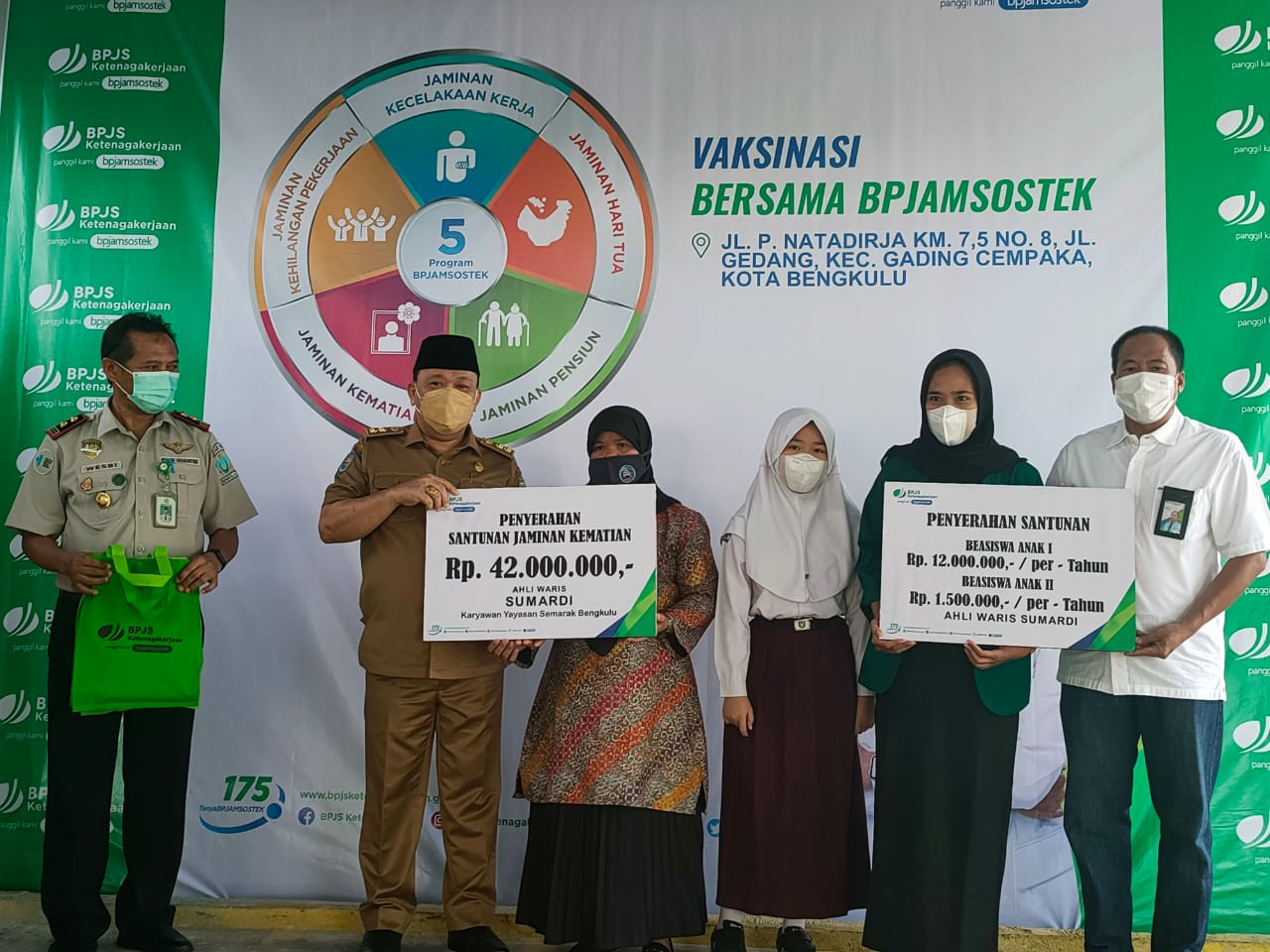 Dalam Rangka Harpelnas, BP Jamsostek Gelar Vaksinasi Bersama Para Pekerja