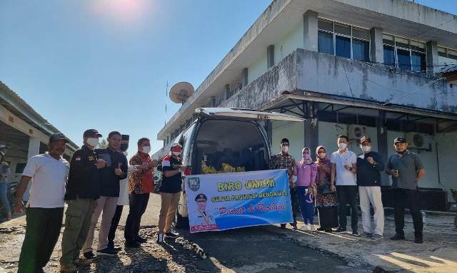 Gerakan ASN Bengkulu Peduli, Bagi-bagi Sembako di Jumat Berkah