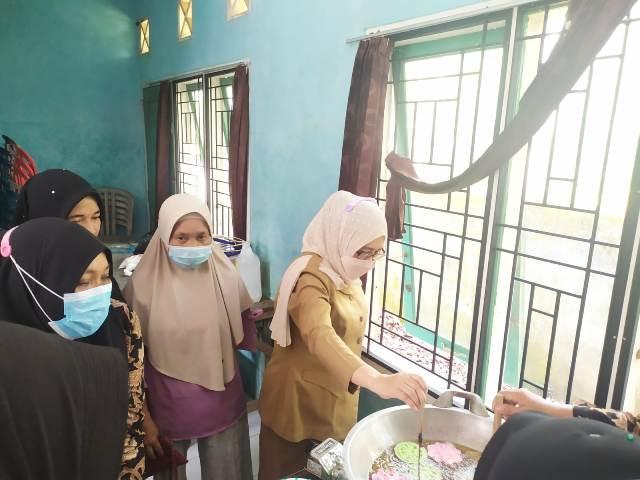 Manfaatkan Dana IMTA, Ibu-ibu di 8 Desa Bengkulu Tengah Diberi Pelatihan
