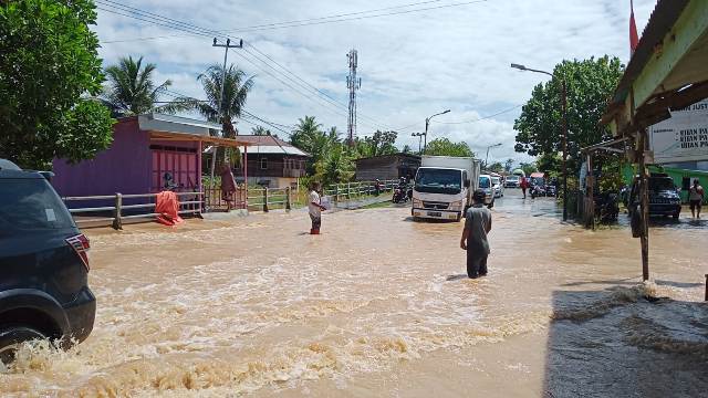 Banjir Kiriman, Puluhan Rumah dan Jalan Kota Bengkulu Terendam
