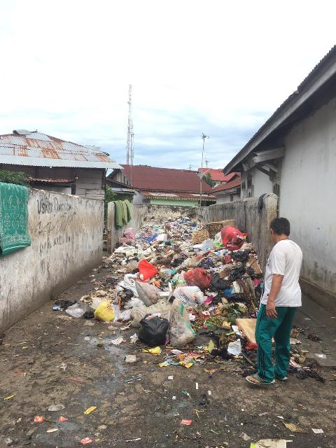 Sampah Menumpuk di TPS Sementara Pengantungan