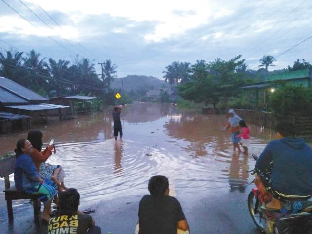 Bengkulu Tengah Terkepung Banjir, Akses Jalan Lintas Nasional Lumpuh