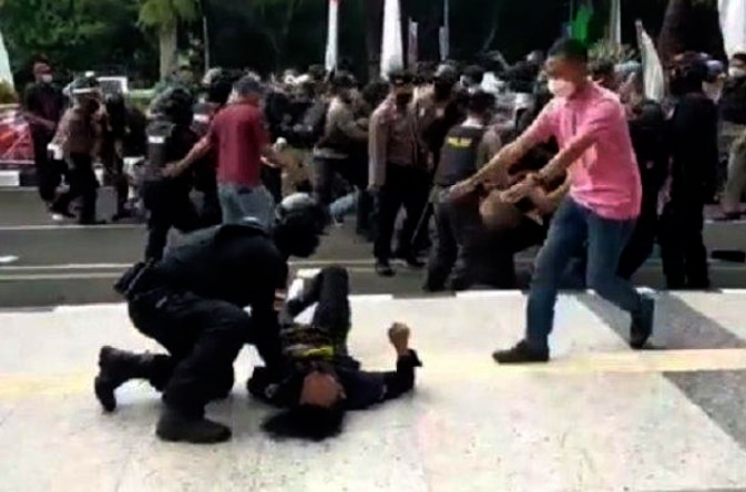 Aksi Oknum Polisi Smackdown Mahasiswa, Tak Bisa Selesai Hanya dengan Maaf