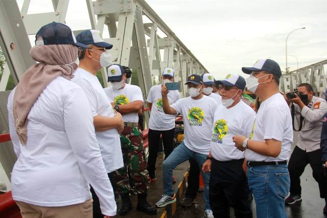 Jalan dan Jembatan Urat Nadi Perekonomian