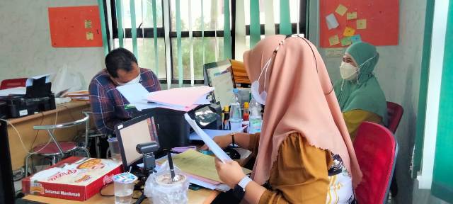 Niat Ingin Labrak Pelakor, Isteri Sah Diseret dan Dicekik Suami