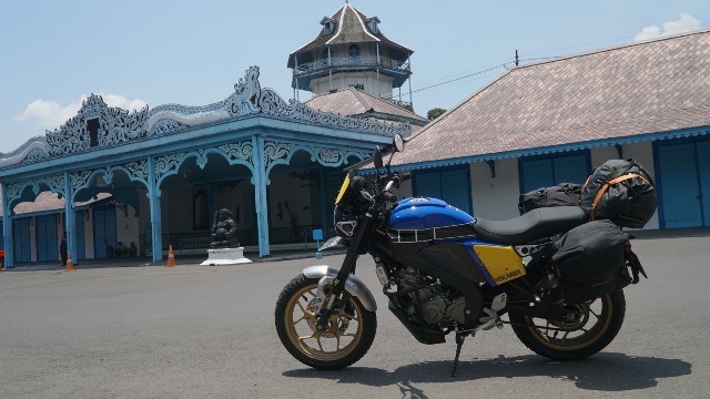 Couple Ride XSR 155, Wujudkan Mimpi Builder Berpetualang dari Bandung ke Bali