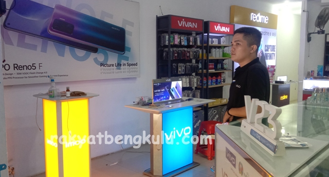 Maling Hp Terekam Kamera CCTv