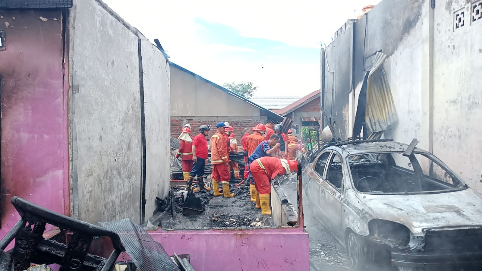 Si Jago Merah Mengganas, Rumah dan Mobil Warga Lingkar Timur Ludes