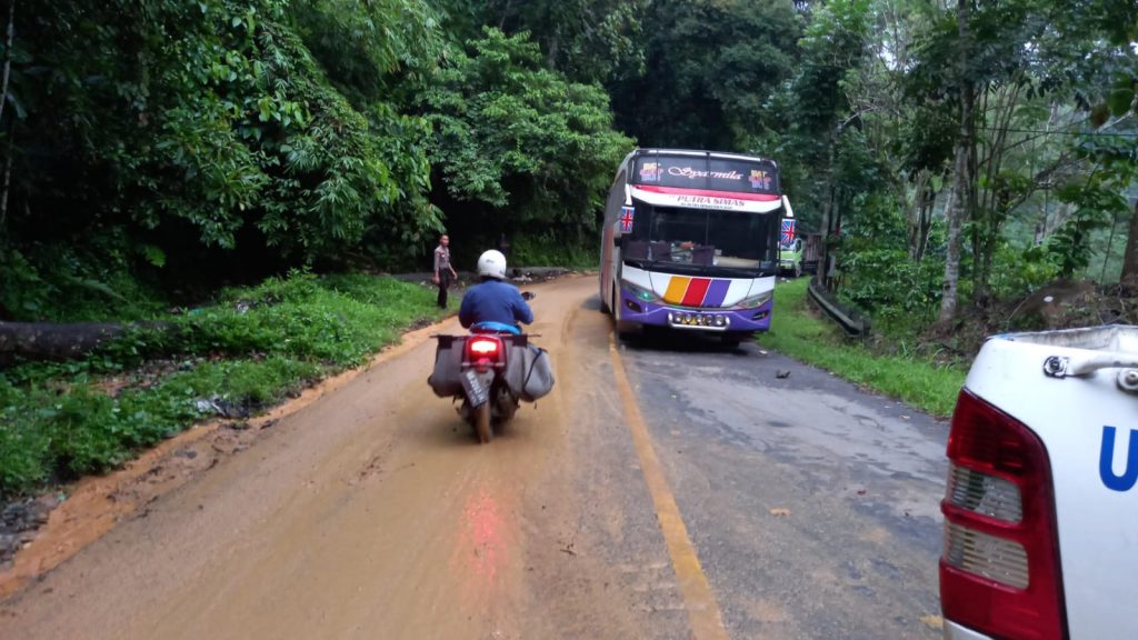 Liku Sembilan longsor