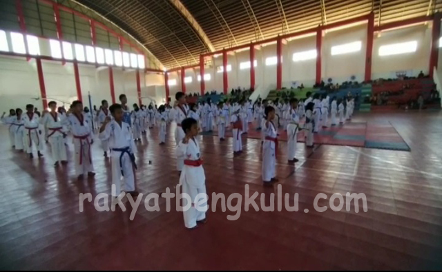 135 Atlet Taekwondo Bersaing
