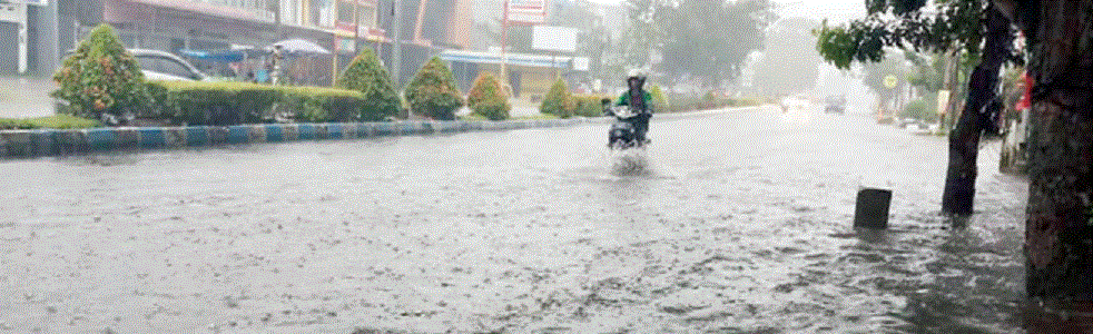 Tanpa Saluran Pembuangan: Saat Hujan Jalan P Natadirja Layaknya Danau
