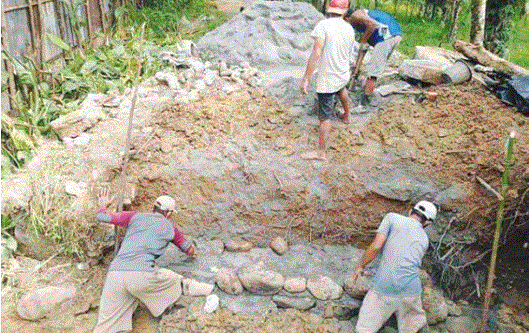 Warga Swadaya Perbaiki Jembatan