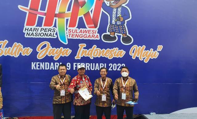 Peringatan HPN 2022, Dirut RBMG Terima Press Card Number One