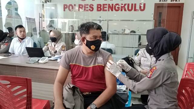 Kejar Capaian Vaksinasi, Polres Bengkulu Gelar Vaksin Booster