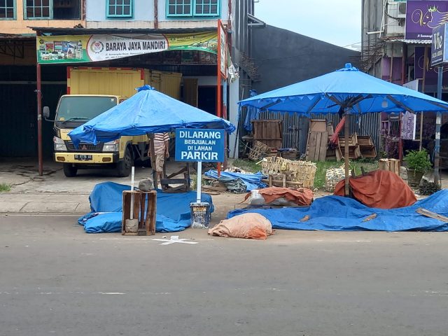 Tanda Larangan Jualan Mulai Penuhi Kawasan Pasar Panorama