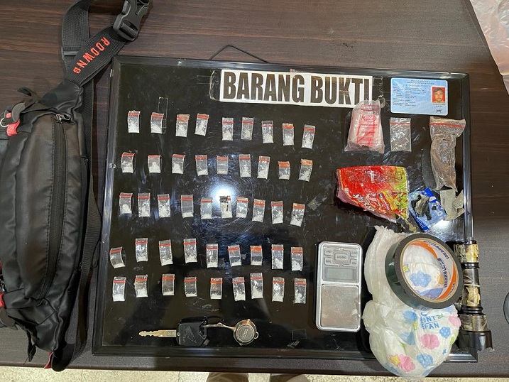 Ungkap Kasus Narkoba, Sabu Diletakkan di Pot Bunga