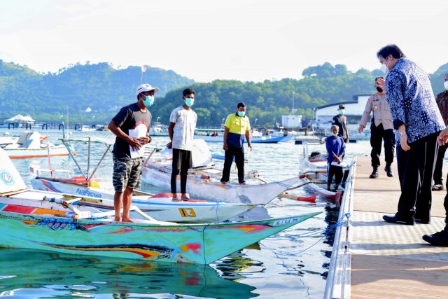 Bantuan Tunai Perdana 2022 Buat Nelayan Disalurkan, Menko Airlangga  Harap dapat Kurangi Kemiskinan Ekstrem