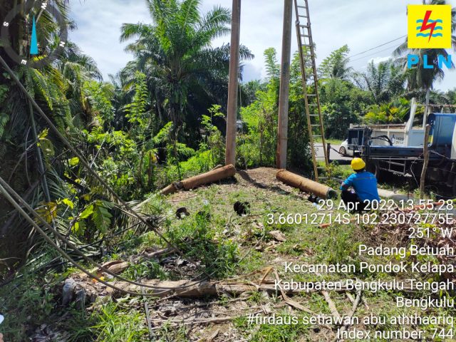 PLN Upayakan Pemulihan Listrik Pascahujan Badai di Bengkulu Utara