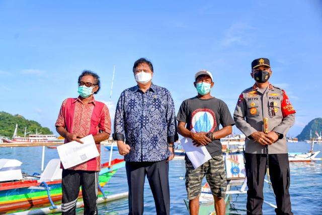 Airlangga: Bantuan Tunai Jadi Kado Indah di Hari Nelayan Nasional